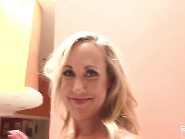 Hard body mature beauty with huge boobs Brandi Love gets boned