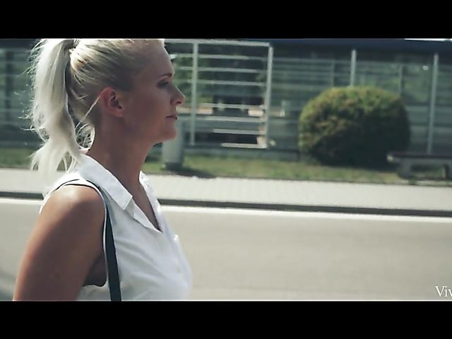 Lesbian mommy Kathy Anderson tongue fucks Shona River