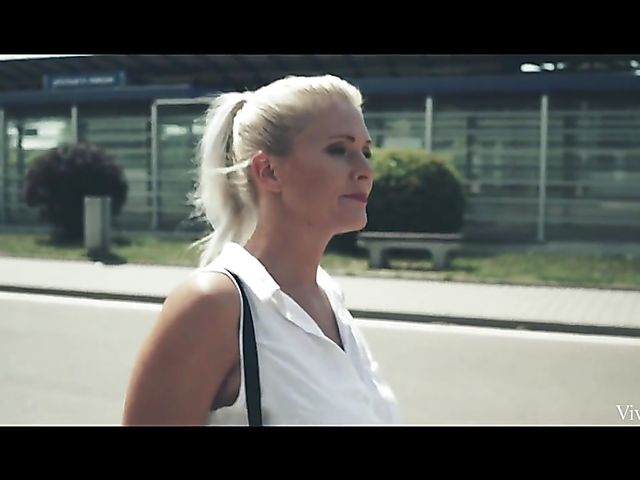 Lesbian mommy Kathy Anderson tongue fucks Shona River