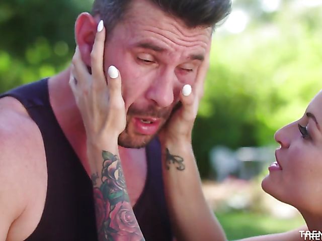 Hard fuck outdoor with sporty babe Kissa Sins