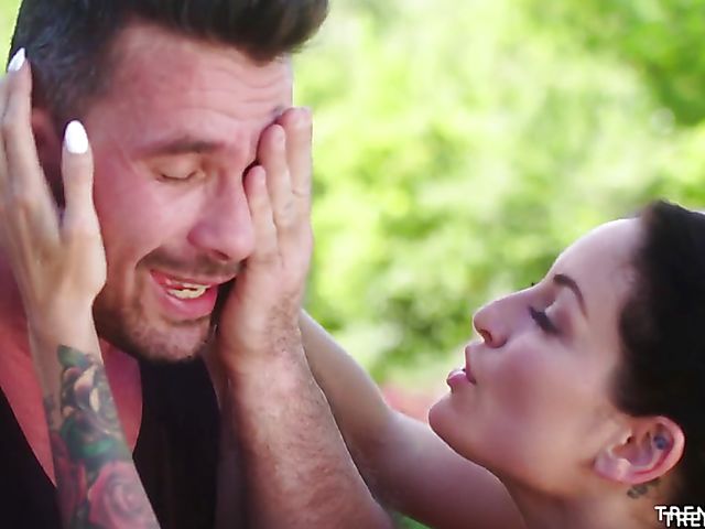 Hard fuck outdoor with sporty babe Kissa Sins