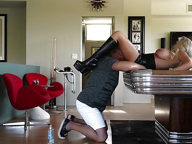 Huge tits MILF in latex makes her boyfriend cum