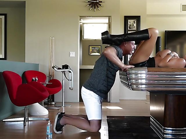 Huge tits MILF in latex makes her boyfriend cum