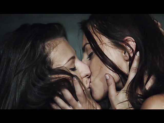 Dirty lesbians Emylia Argan and Katy Rose