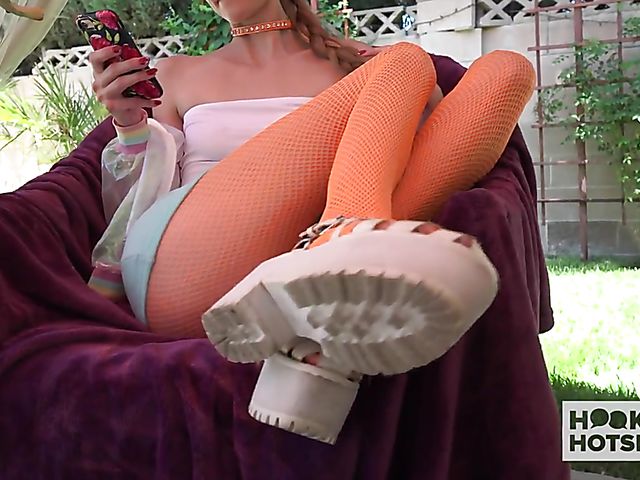 Skinny teen in shades Kyaa gets analyzed