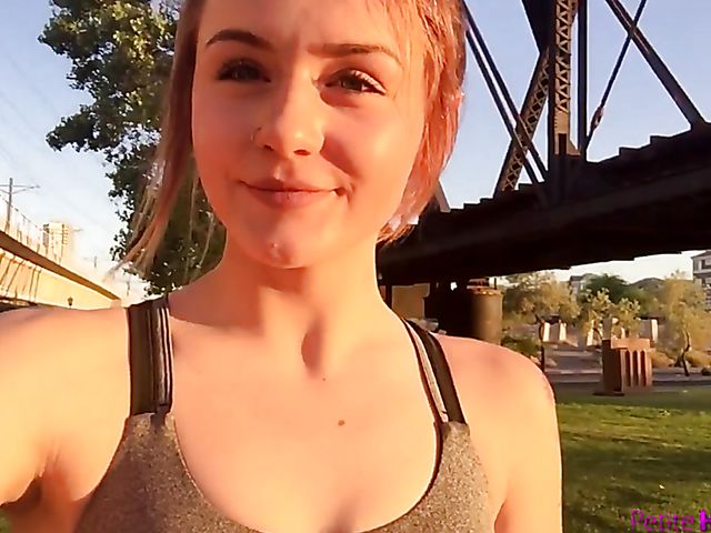 Young petite Rosalyn Sphinx gets nailed