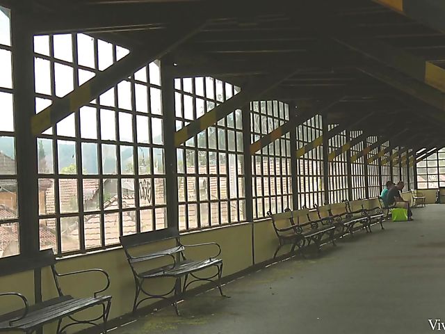 Lesbians with big naturals Kira Queen and Alice Wayne do it outdoor