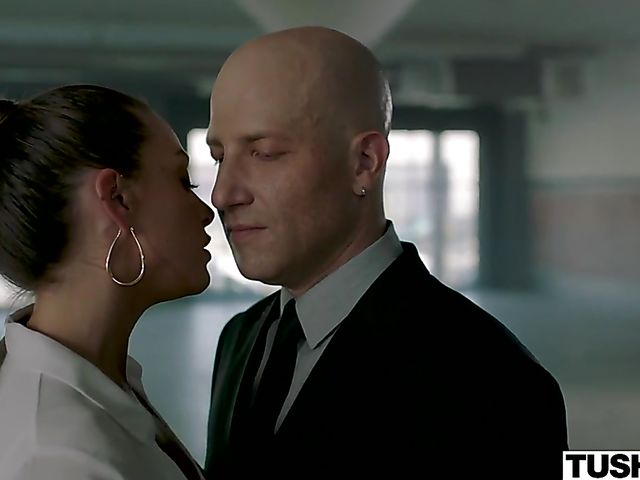 Lesbian ass worship with Abigail Mac and Kissa Sins