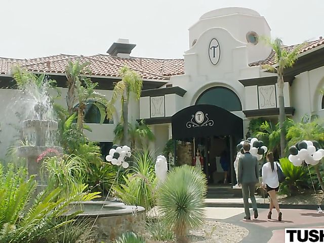 Lesbian ass worship with Abigail Mac and Kissa Sins