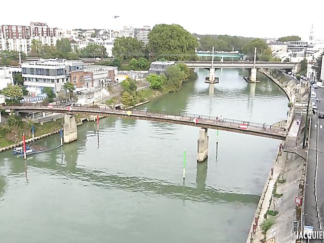 French DP with 28-year-old slut Sandra