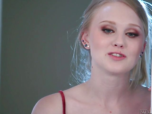 Lily Rader's lesbian roommate Gina Valentina is too sexy