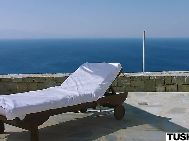 Outdoor anal by the sea with Eveline Dellai