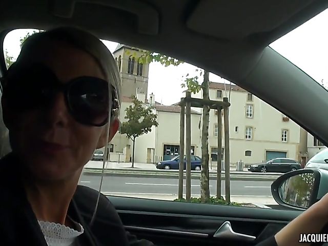 Skinny mature Jenny loves to fuck in her 45