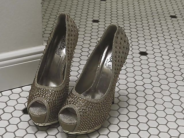 Foot sex with elegant latina Frida Sante