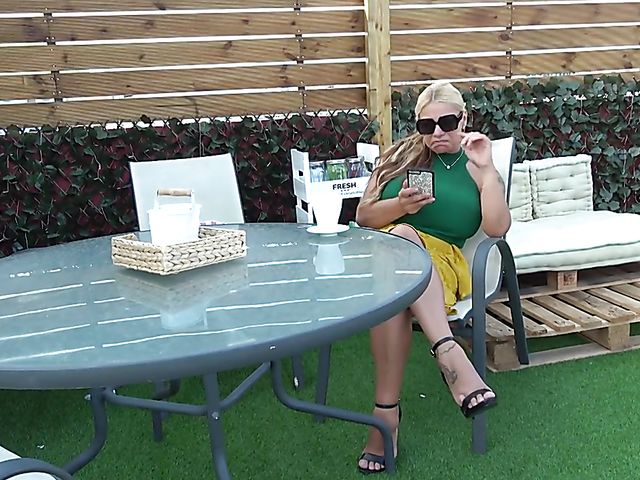 Huge tit MILF Alexa Blun gets banged by a boy