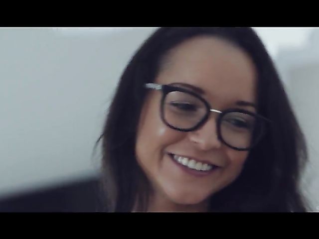 Hot babe in pink bikini Lexi Layo gets it on