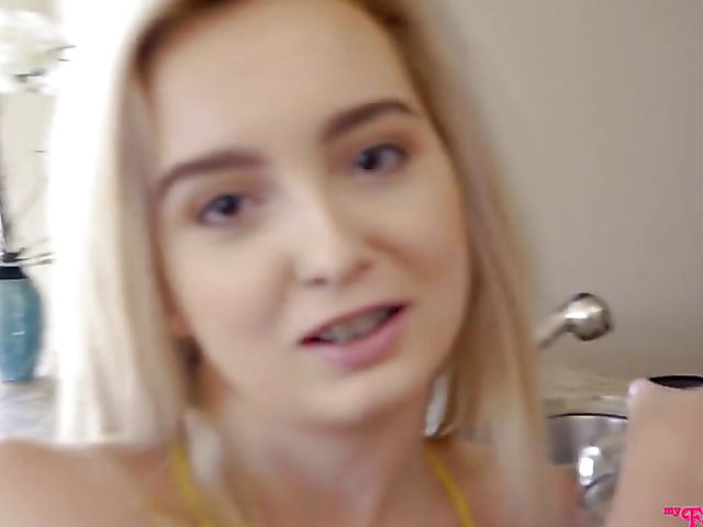 Sneaky kitchen sex with his stepsis Lexi Lore