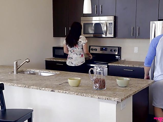 Sneaky kitchen sex with his stepsis Lexi Lore