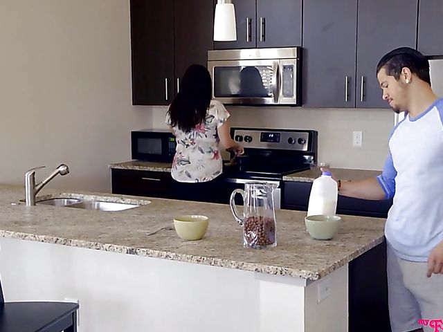 Sneaky kitchen sex with his stepsis Lexi Lore