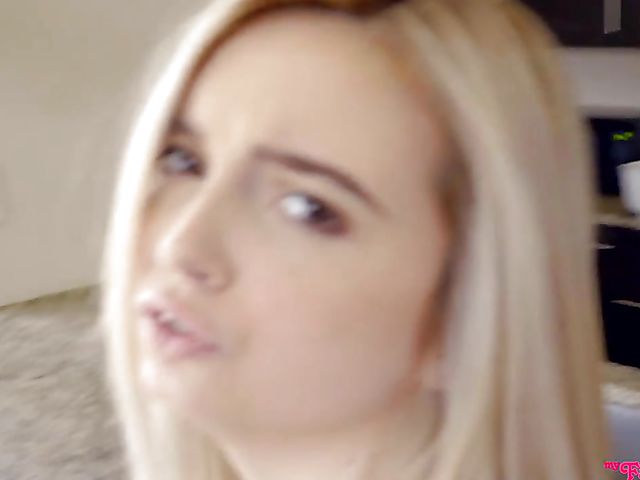 Sneaky kitchen sex with his stepsis Lexi Lore