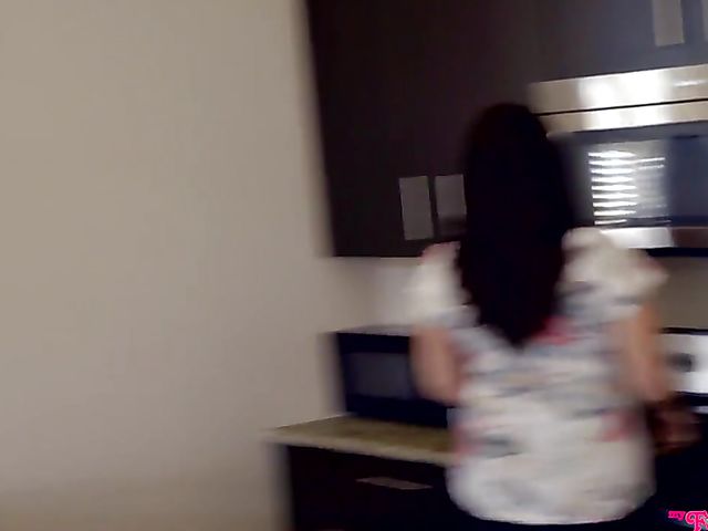 Sneaky kitchen sex with his stepsis Lexi Lore