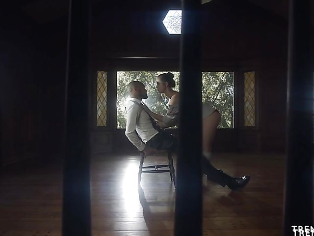 Flexible girl Alina Lopez seduces a guy