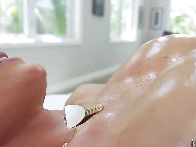 Diamond Foxxx anal with a massage therapist