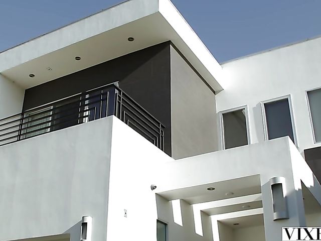 Manuel Ferrara's thick cock in Sadie Blake