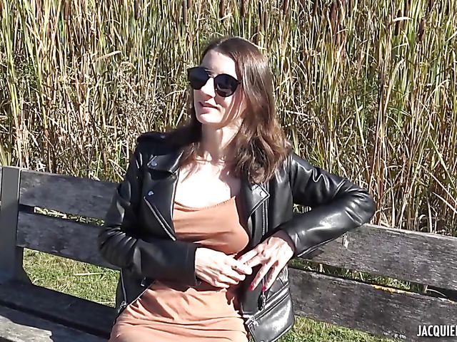 French babe Pauline is crazy about anal