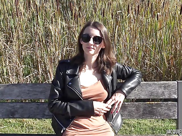 French babe Pauline is crazy about anal