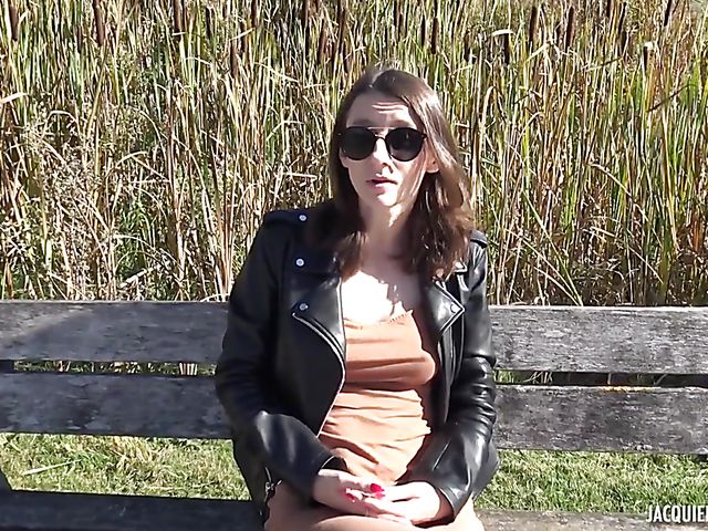 French babe Pauline is crazy about anal