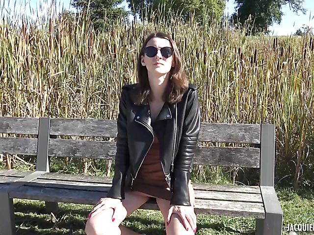 French babe Pauline is crazy about anal