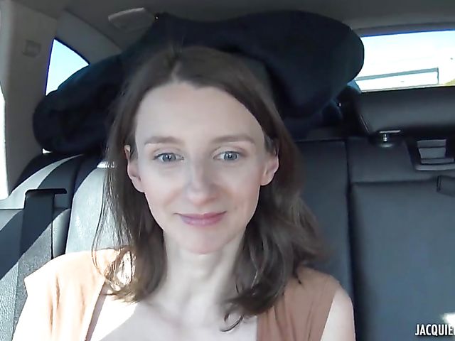 French babe Pauline is crazy about anal