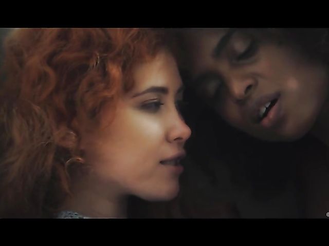 Interracial lesbians Gisha Forza and Luna C