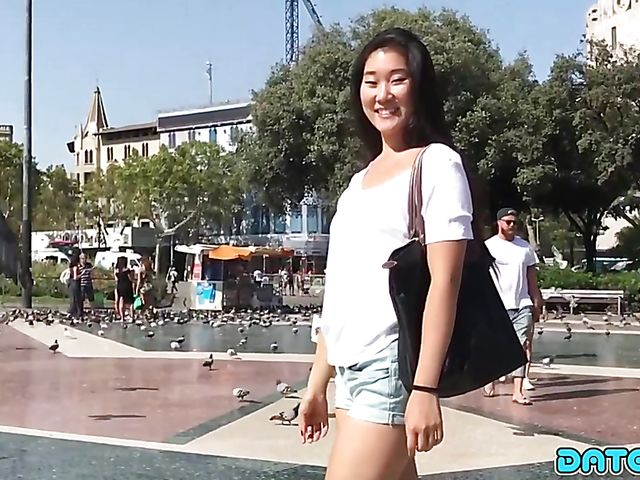 First date fuck with an asian hottie