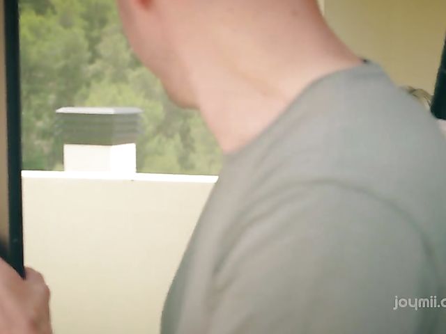 Sex in the afternoon with hot blonde Lara 