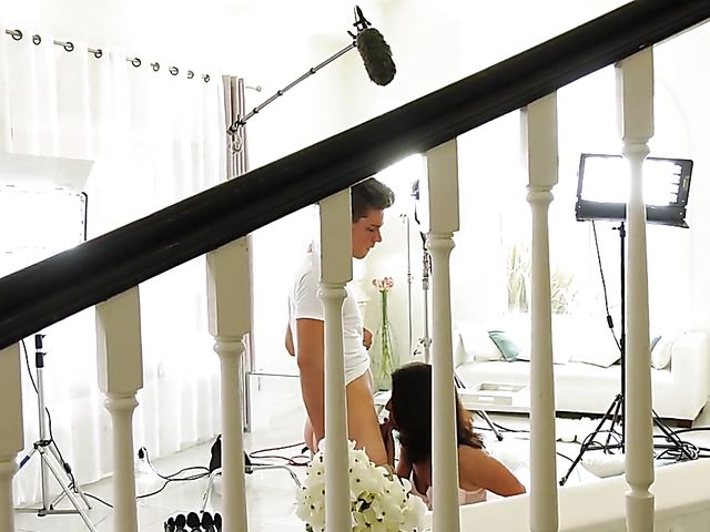 Mature skinny Keli Richards loves it balls deep