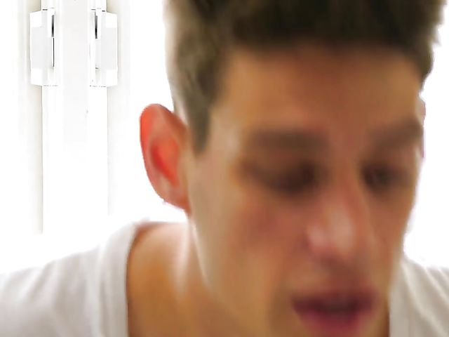 Mature skinny Keli Richards loves it balls deep