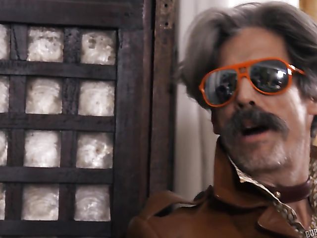 Tattoo MILF with spectacular tits Anna Bell Peaks gets railed