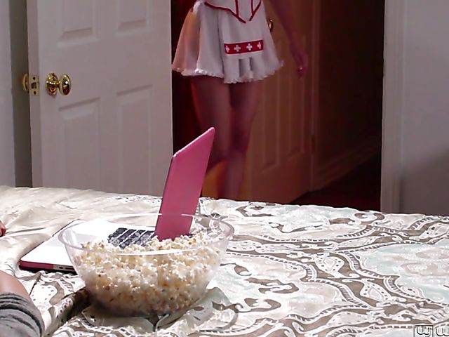 Lesbian young chicks Samantha Hayes and Alex De La Flor are ready to play