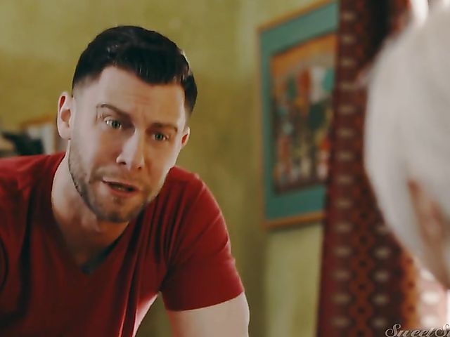 Bosomy mature mom Syren De Mer fucks a boy