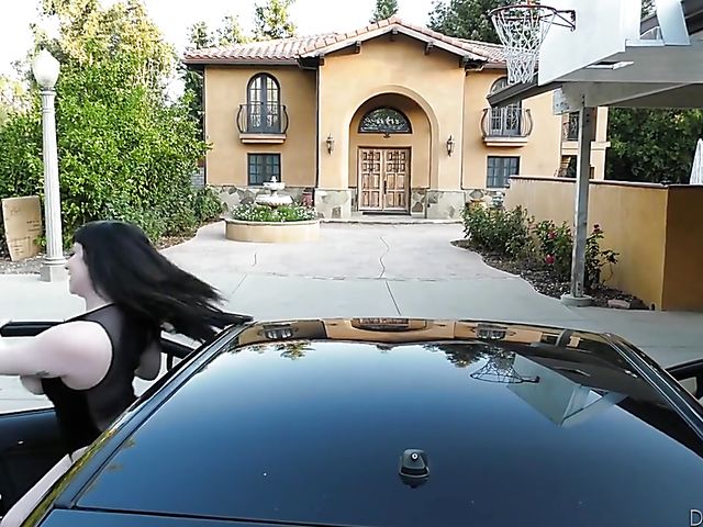 Big natural tits teen Amilia Onyx gets slammed