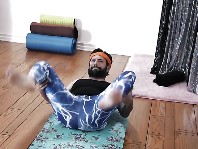 Fitness babe Ariana Marie gets tag teamed