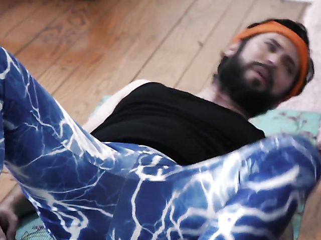 Fitness babe Ariana Marie gets tag teamed