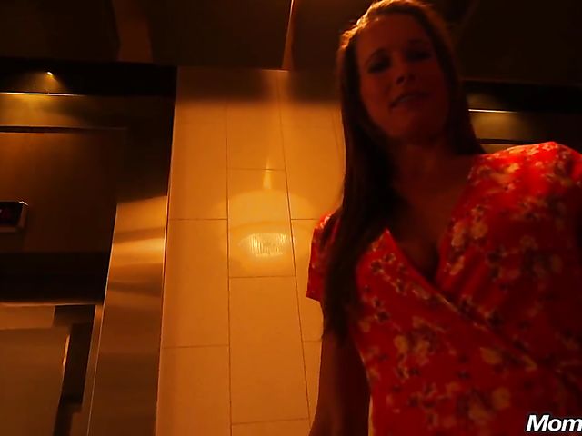 Sofie Marie - Mom threesome in the hotel room