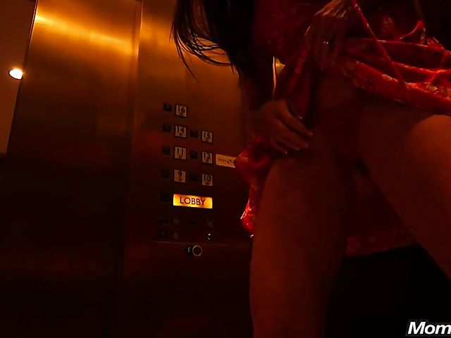 Sofie Marie - Mom threesome in the hotel room