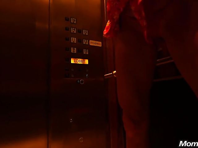 Sofie Marie - Mom threesome in the hotel room