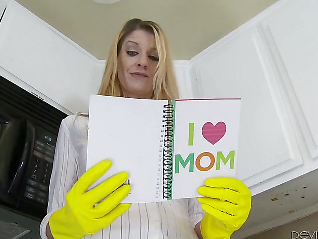 Robbye Bentley - Step mom and boy do it in the backyard