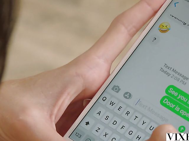 Sexy brunette Kissa Sins gets dicked down after sybian