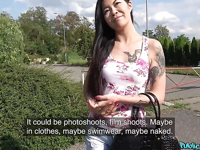 Akasha Coliun gets cash for sex in the outdoors